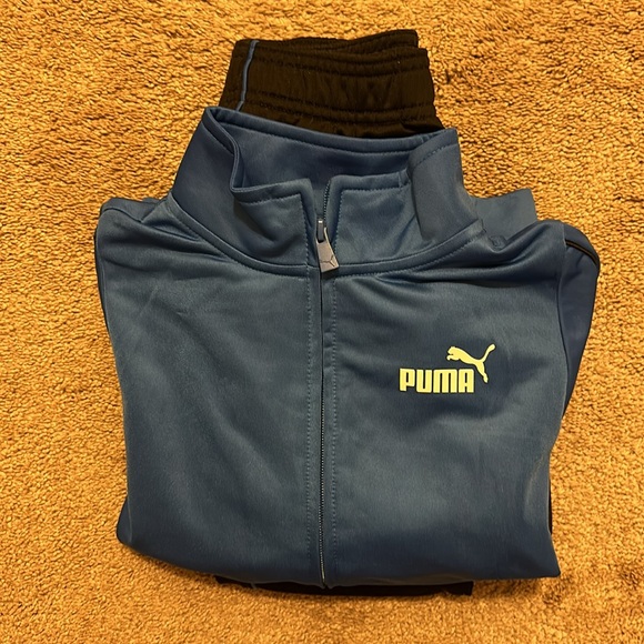 Boys Puma Track Suit (size 6) - Picture 6 of 6